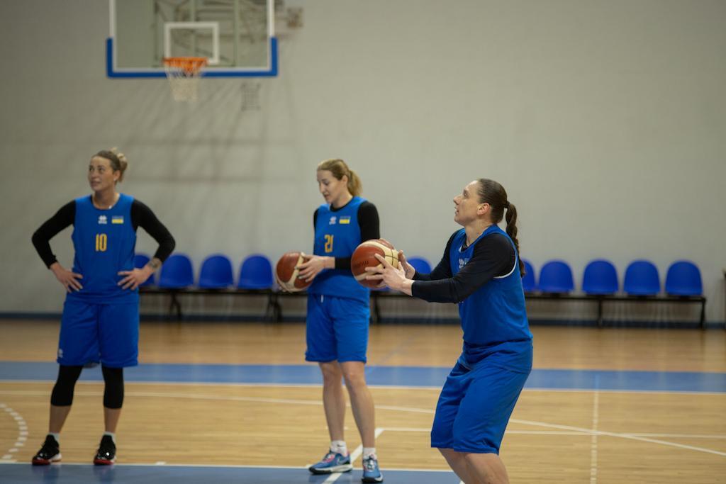 Жіноча збірна України продовжує підготовку до вирішальних матчів відбору на Євробаскет-2023: фото